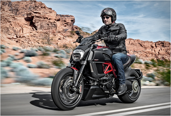 2015-ducati-diavel-3.jpg