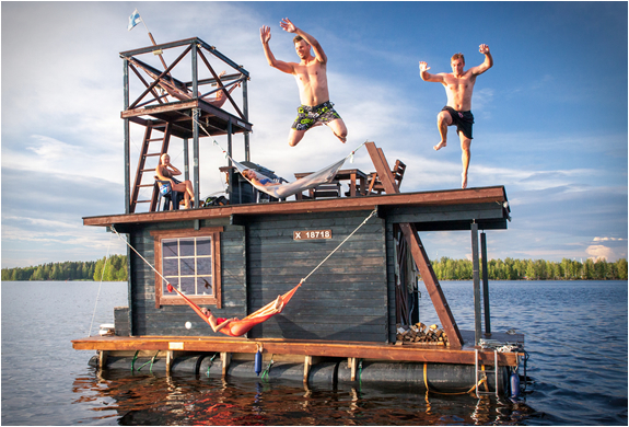 floating-sauna-houseboat-2.jpg