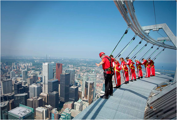 img_edge_walk_cn_tower_2.jpg