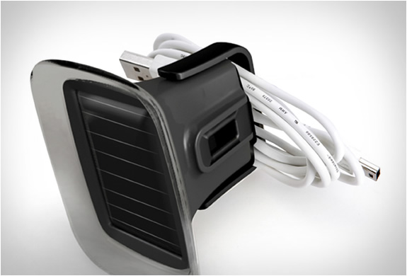 img_quirky_ray_solar_powered_charger_3.jpg