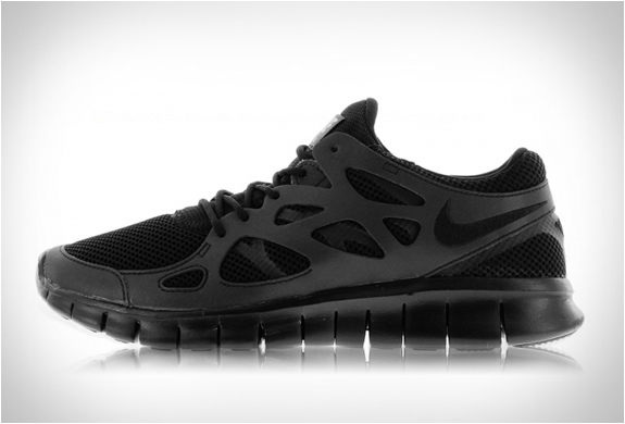 nike free run black on black