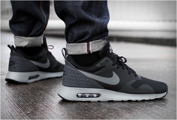 Nike Air Max Tavas Black