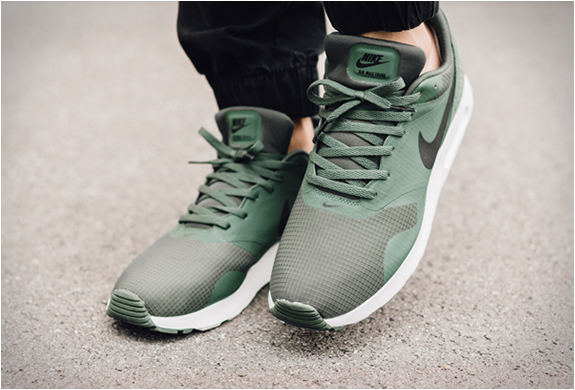 Nike air max tavas carbon green on sale