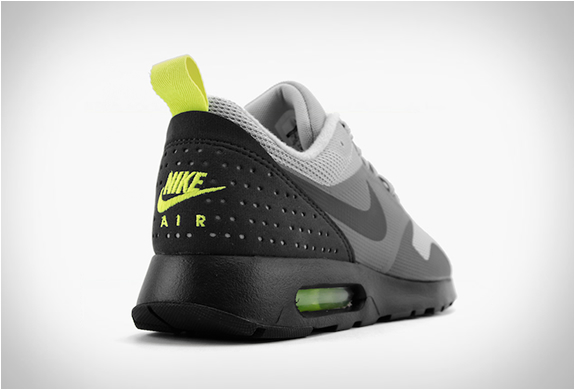 Nike Air Max Tavas Neon