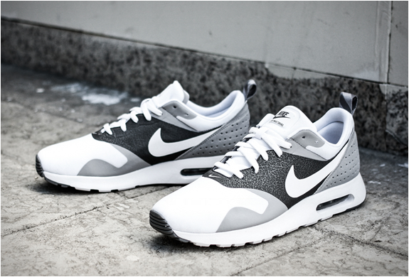 All white nike air max tavas hotsell