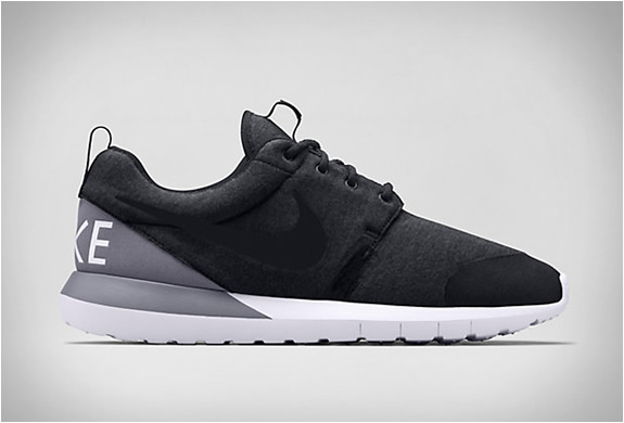 Nike roshe run tech fleece best sale