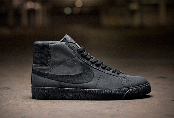 All black nike blazers high best sale